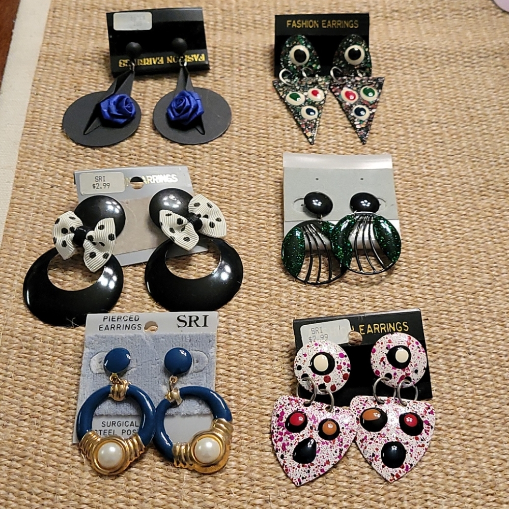 6 pair of post earings